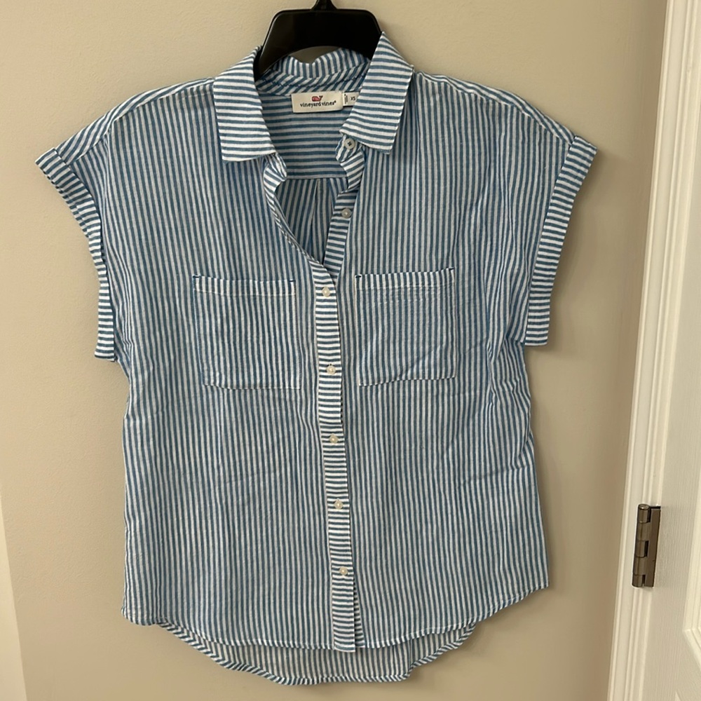 Vineyard vines top